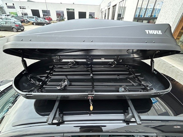 Thule dakkoffer Touring M- Zwart