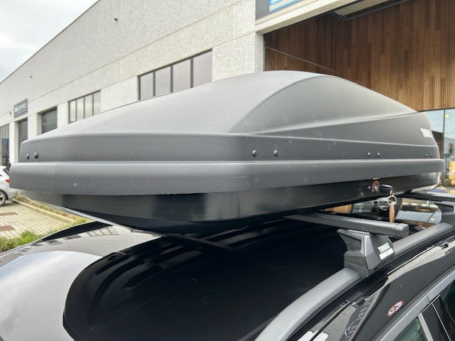 Thule dakkoffer Touring M- Zwart